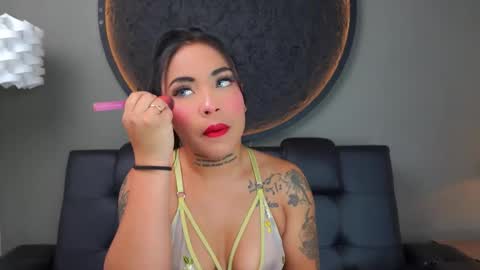 Snapshot of miss_vaiolette chatting on 01.15.26 Vaiolette online show from 01.15.26