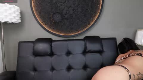 Snapshot of miss_vaiolette chatting on 04.21.26 Vaiolette online show from 04.21.26