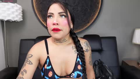 Snapshot of miss_vaiolette chatting on 04.22.26 Vaiolette online show from 04.22.26