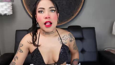Snapshot of miss_vaiolette chatting on 05.15.26 Vaiolette online show from 05.15.26