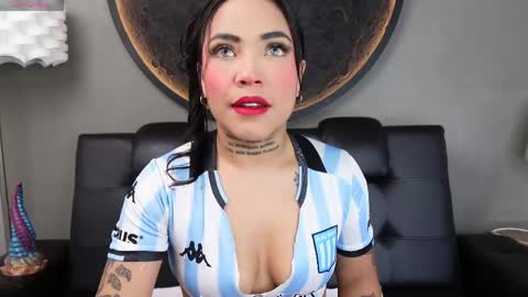 Snapshot of miss_vaiolette chatting on 05.30.26 Vaiolette online show from 05.30.26