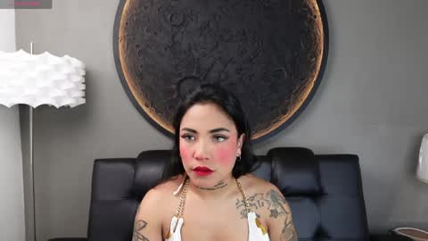 Snapshot of miss_vaiolette chatting on 06.01.26 Vaiolette online show from 06.01.26