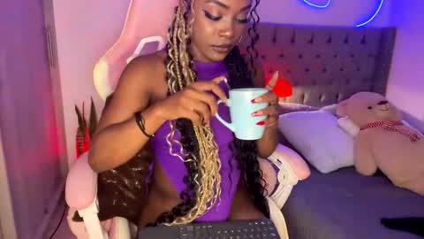 Tay Tay Independent Model   online show from 12.14.24