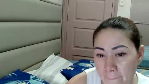 HOT MOMMY ZEPHYR online show from 03.10.26