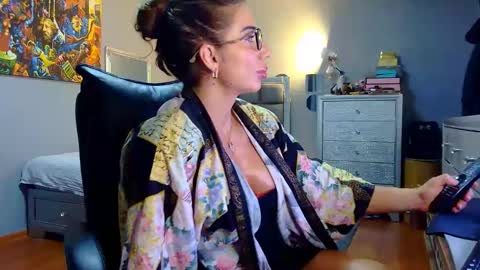 Snapshot of missale chatting on 05.05.26 Alesyamuscledoll online show from 05.05.26