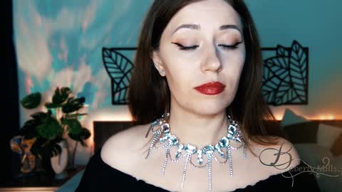 The divine Beverly online show from 01.11.25