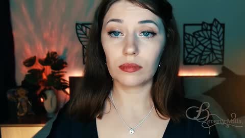 The divine Beverly online show from 01.25.25