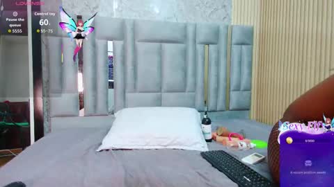 Miss Evelyn  online show from 12.18.25