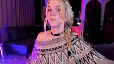 Chloe freelance model Please your thumbs up are important  online show from 12.17.24