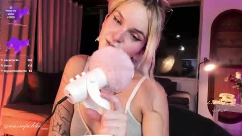 Chloe freelance model Please your thumbs up are important  online show from 02.18.25