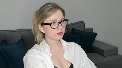 Miss Darina Ross online show from 02.02.25