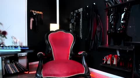 Snapshot of missdarklady chatting on 01.06.25 Missdarklady online show from 01.06.25