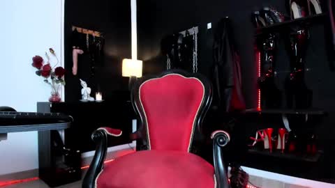 Snapshot of missdarklady chatting on 02.11.25 Missdarklady online show from 02.11.25