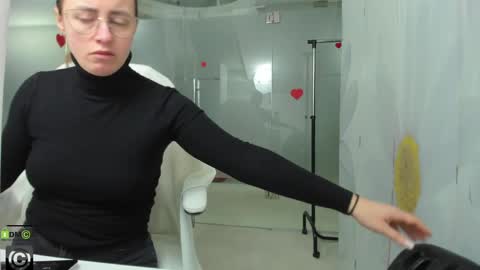 Miss Domina online show from 03.31.26