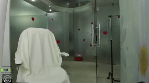 Miss Domina online show from 04.17.26