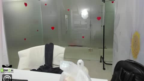 Snapshot of missdominna chatting on 05.27.26 Miss Domina online show from 05.27.26