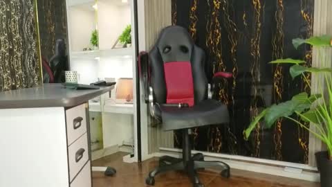 Escarlet online show from 11.22.25