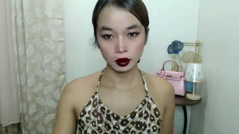 Snapshot of missfantasia chatting on 11.18.25 missfantasia online show from 11.18.25