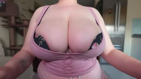 Snapshot of missfreyaxxx chatting on 05.22.26 MissFreyaXXX online show from 05.22.26