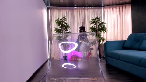 misskiarra online show from 01.04.25