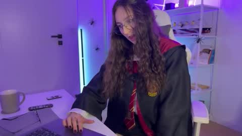 misslalii online show from 10.31.25