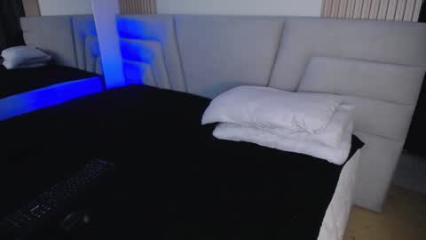 Miss Loise online show from 11.04.25