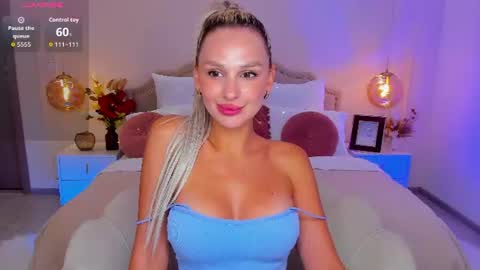 Snapshot of misslou_ chatting on 07.28.26 Lou online show from 07.28.26