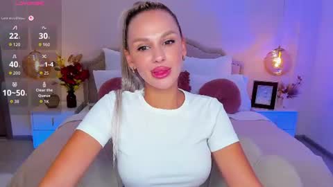Snapshot of misslou_ chatting on 07.31.26 Lou online show from 07.31.26