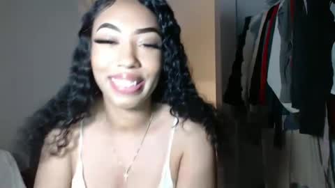 Snapshot of misslov3 chatting on 10.13.25 kourtn3ylov3 twitter online show from 10.13.25