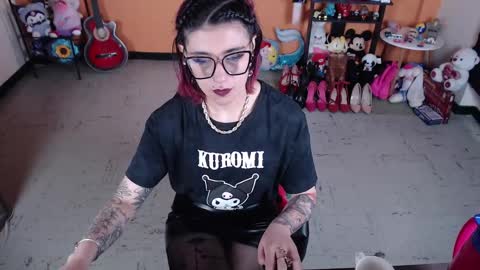 Miss Mia online show from 01.22.25