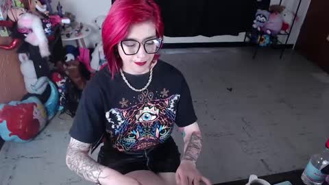 Snapshot of missmia2 chatting on 02.12.25 Miss Mia online show from 02.12.25