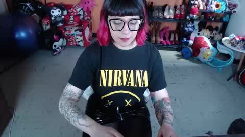 Snapshot of missmia2 chatting on 10.27.25 Miss Mia online show from 10.27.25