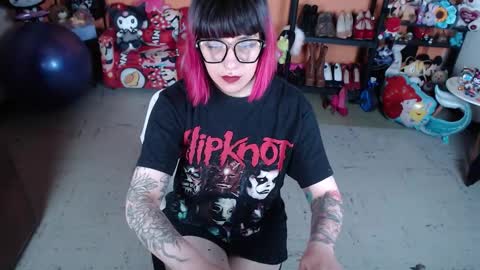 Snapshot of missmia2 chatting on 11.24.25 Miss Mia online show from 11.24.25