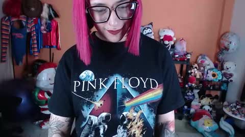 Snapshot of missmia2 chatting on 12.01.25 Miss Mia online show from 12.01.25