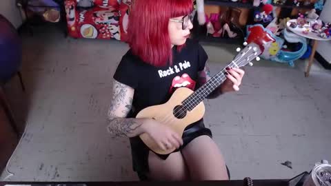 Snapshot of missmia2 chatting on 02.11.26 Miss Mia online show from 02.11.26