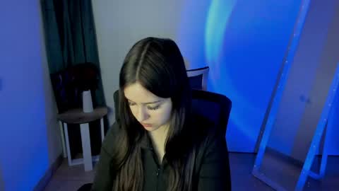 Snapshot of missmiamiss chatting on 05.11.26 Mia online show from 05.11.26