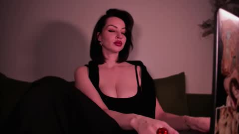   online show from 11.03.25