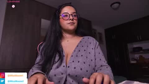 Snapshot of missmoonn chatting on 10.29.25 MissMoon online show from 10.29.25