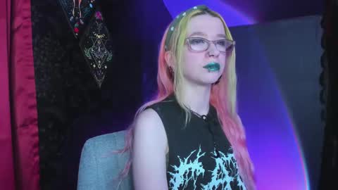 Mistress Nikki Vill online show from 03.04.25