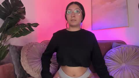 Isabel Mendez online show from 11.04.25