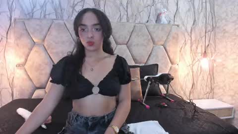 Snapshot of missperfectass_ chatting on 01.05.25 Sara online show from 01.05.25