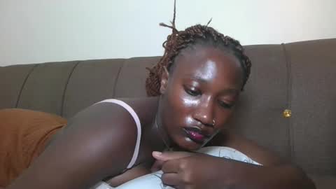 Snapshot of missprettygal chatting on 11.07.25 pretty gal online show from 11.07.25