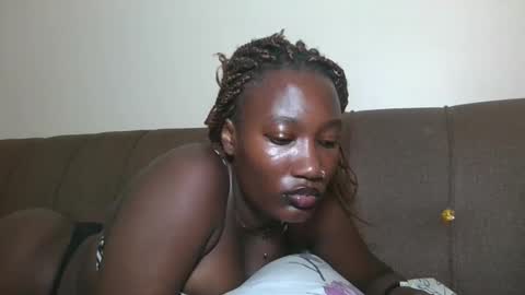 Snapshot of missprettygal chatting on 11.10.25 pretty gal online show from 11.10.25