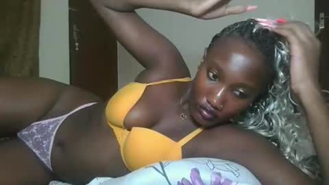 Snapshot of missprettygal chatting on 11.17.25 pretty gal online show from 11.17.25