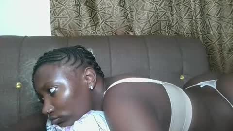 Snapshot of missprettygal chatting on 11.22.25 pretty gal online show from 11.22.25