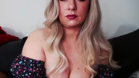 Snapshot of missqueen1416 chatting on 03.12.25 Missqueen1416 online show from 03.12.25