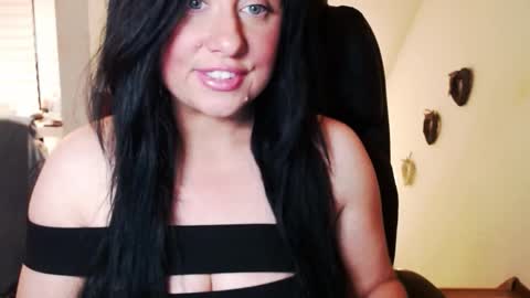 Snapshot of missqueen1416 chatting on 10.05.25 Missqueen1416 online show from 10.05.25