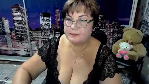 Snapshot of missritabella chatting on 09.28.25 Rita online show from 09.28.25