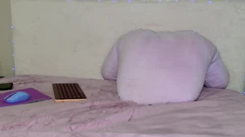Snapshot of missrosierozayy chatting on 04.22.26 Rose online show from 04.22.26