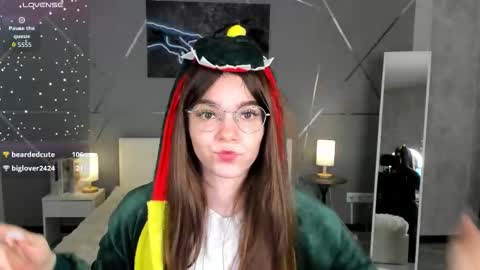 Snapshot of misss_evelyne chatting on 12.20.25 misss_evelyne online show from 12.20.25